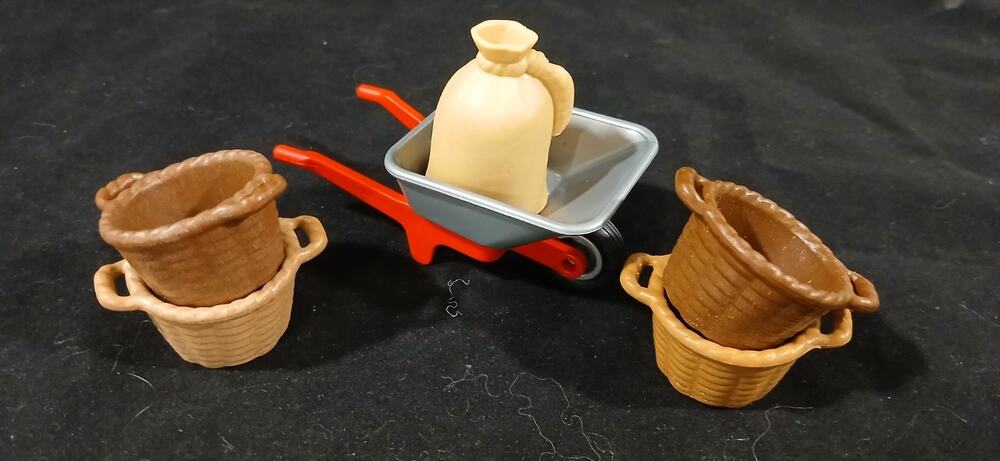 Playmobil Farm Tools Wheelbarrel Baskets Burlap Bag Of Feed